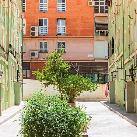 Room in Malaga Center: Window to the City Exterior photo