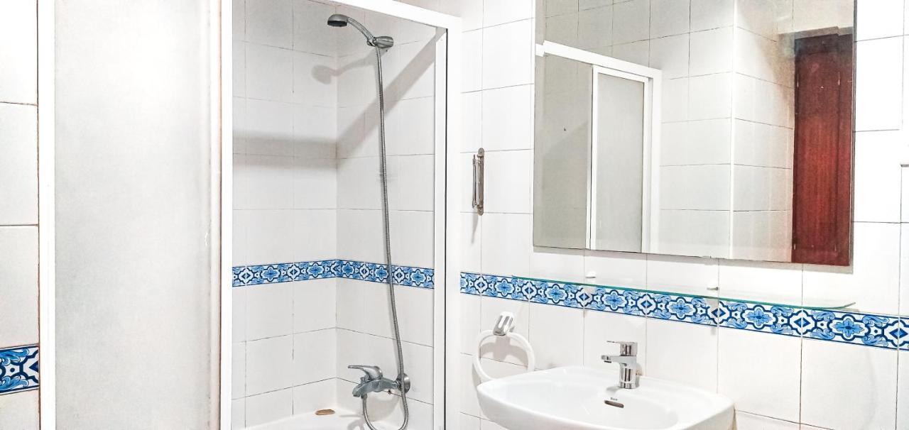 Room in Malaga Center: Window to the City Exterior photo
