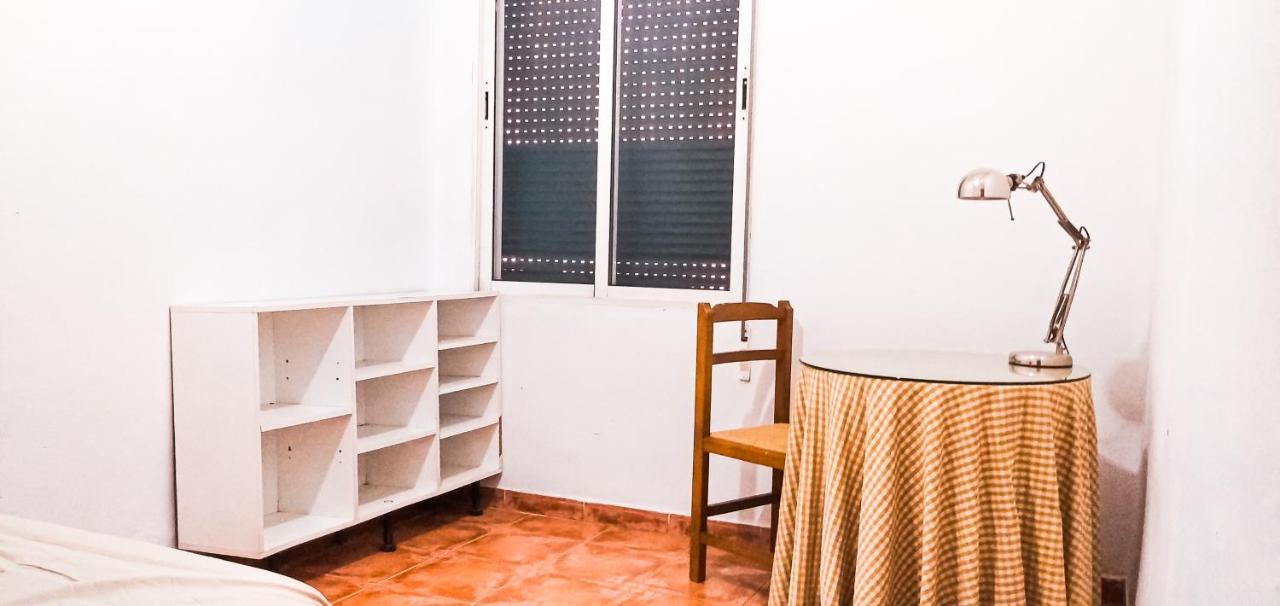 Room in Malaga Center: Window to the City Exterior photo