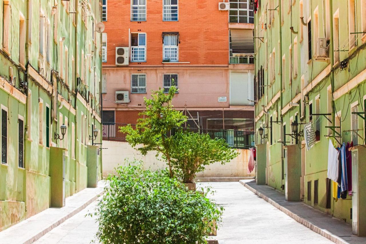 Room in Malaga Center: Window to the City Exterior photo